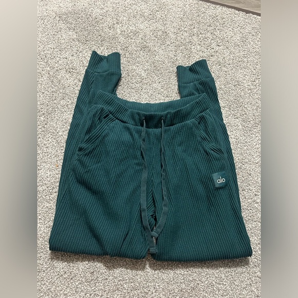 ALO Yoga Pants - Alo Yoga
Muse Sweatpant - Midnight Green